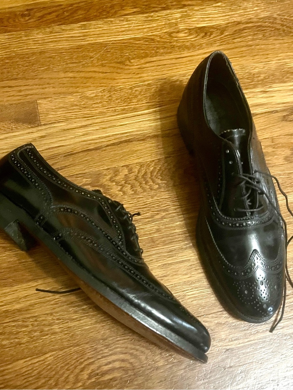 Vtg Florsheim wingtip black leather oxford 9 B dress shoes shiny heritage